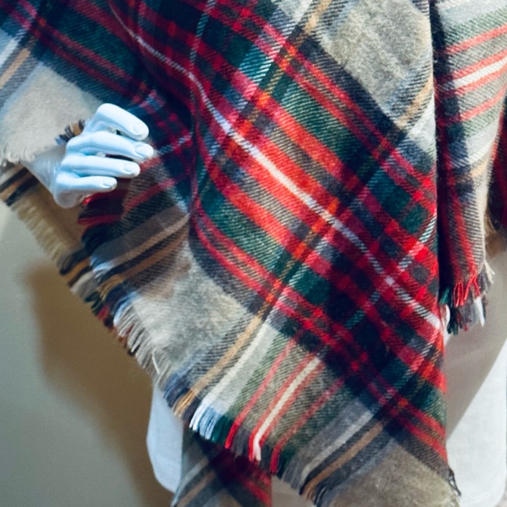 🌟3xHP🌟NWOT Red & Tan Tartan Plaid Large Square Acrylic Scarf Wrap - Picture 3 of 7